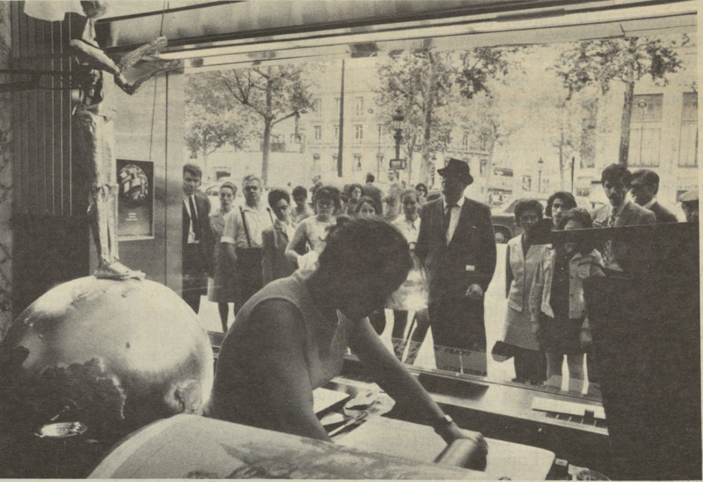 Automate, Le Marcheur, exposé à l’entrée du Centre d’information BNP en 1970 – Archives historiques BNP Paribas, PER2_1970_03