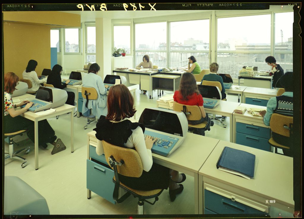 BNP Administrative Centre in Montreuil-sous-Bois (France) in 1974, cote 7Fi238, cliché from the Studio Chevojon