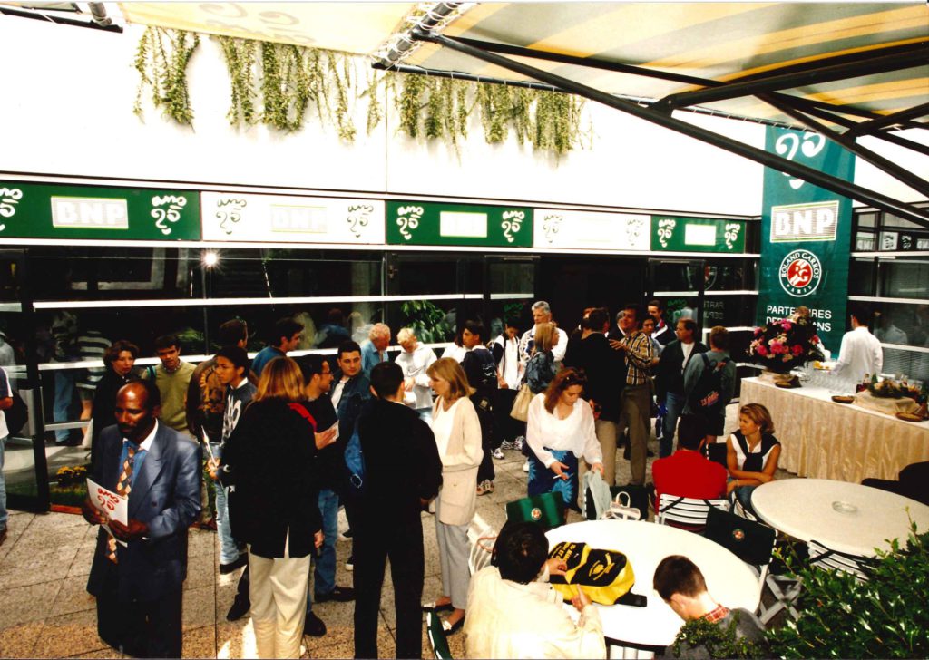 Réception des 25 ans du partenariat entre la BNP et Roland-Garros - Archives historiques BNP Paribas - Cote 10Fi1026-21