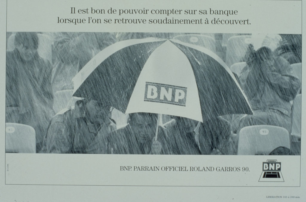 Affiche de juin 1990 avec la mention "Il est bon de pouvoir compter sur sa banque lorsque l'on se retrouve soudainement à découvert". - Archives historiques BNP Paribas - Cote 4Fi424-3