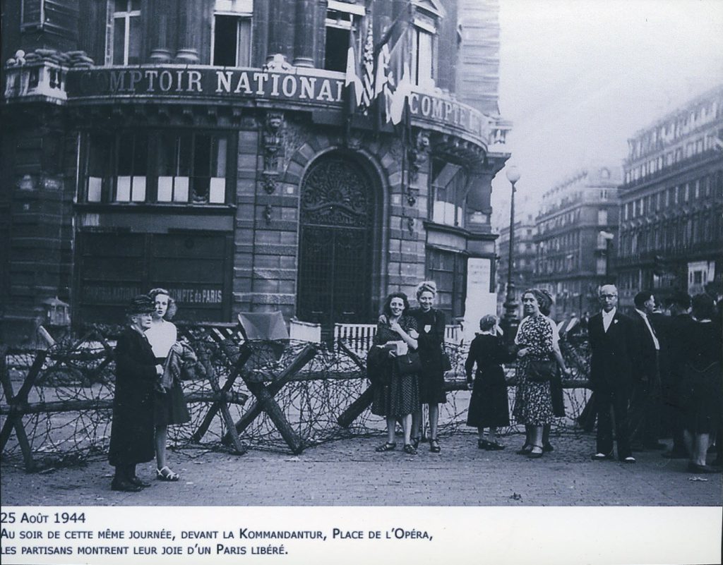 Liberation of Paris, CNEP, 2 place de l'Opéra, 25 August 1944, BNP Paribas Historical Archives, 9Fi54