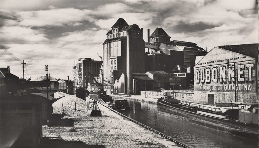 Carte postale du Canal de l’Ourcq et Grands Moulins de Pantin.