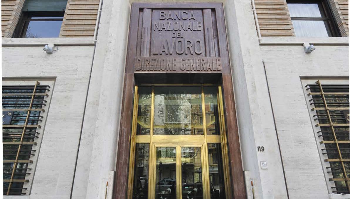 Entrée principale du bâtiment 119 Via Veneto à Rome